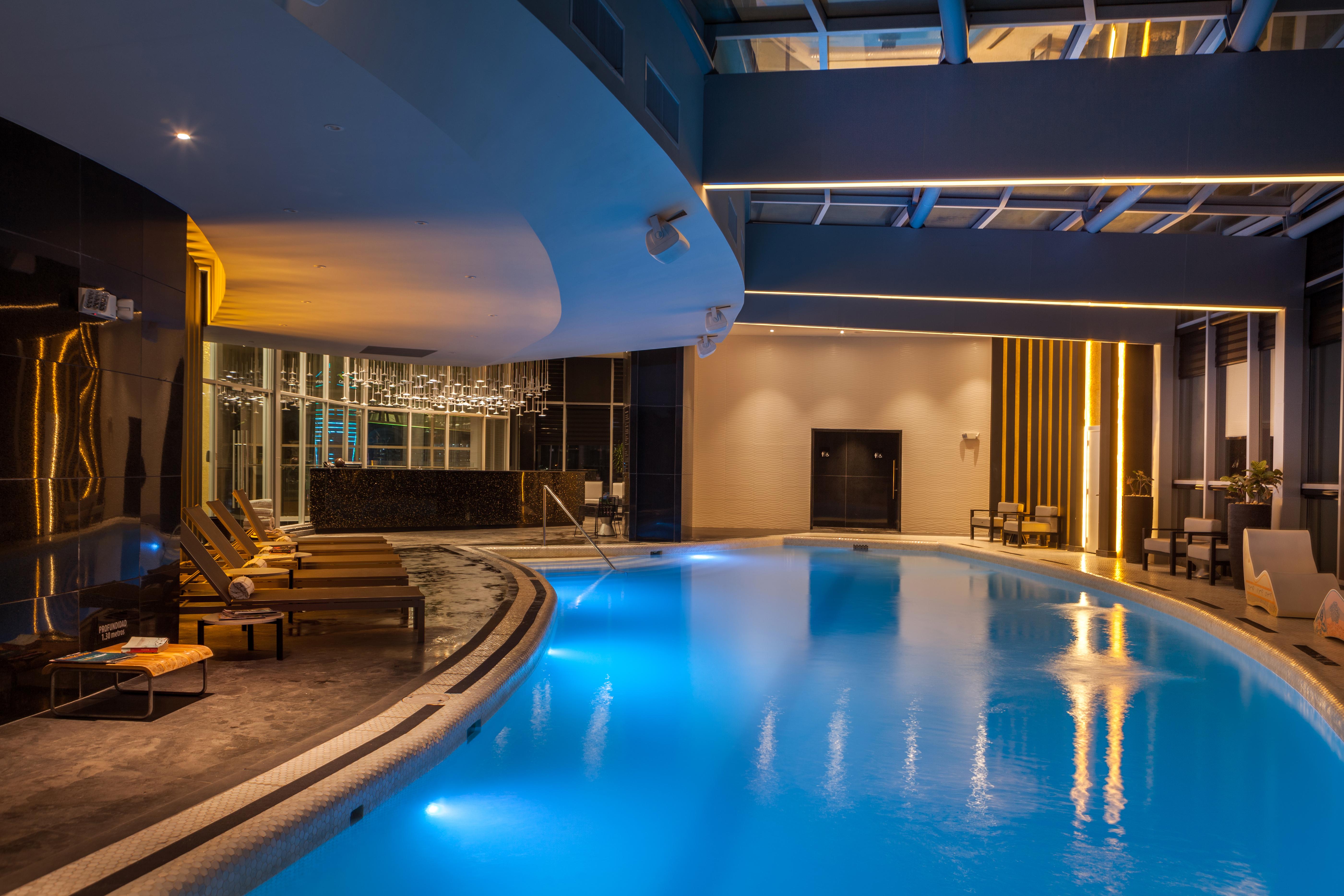 Hotel Las Americas Golden Tower Panama Exteriér fotografie The pool at the hotel