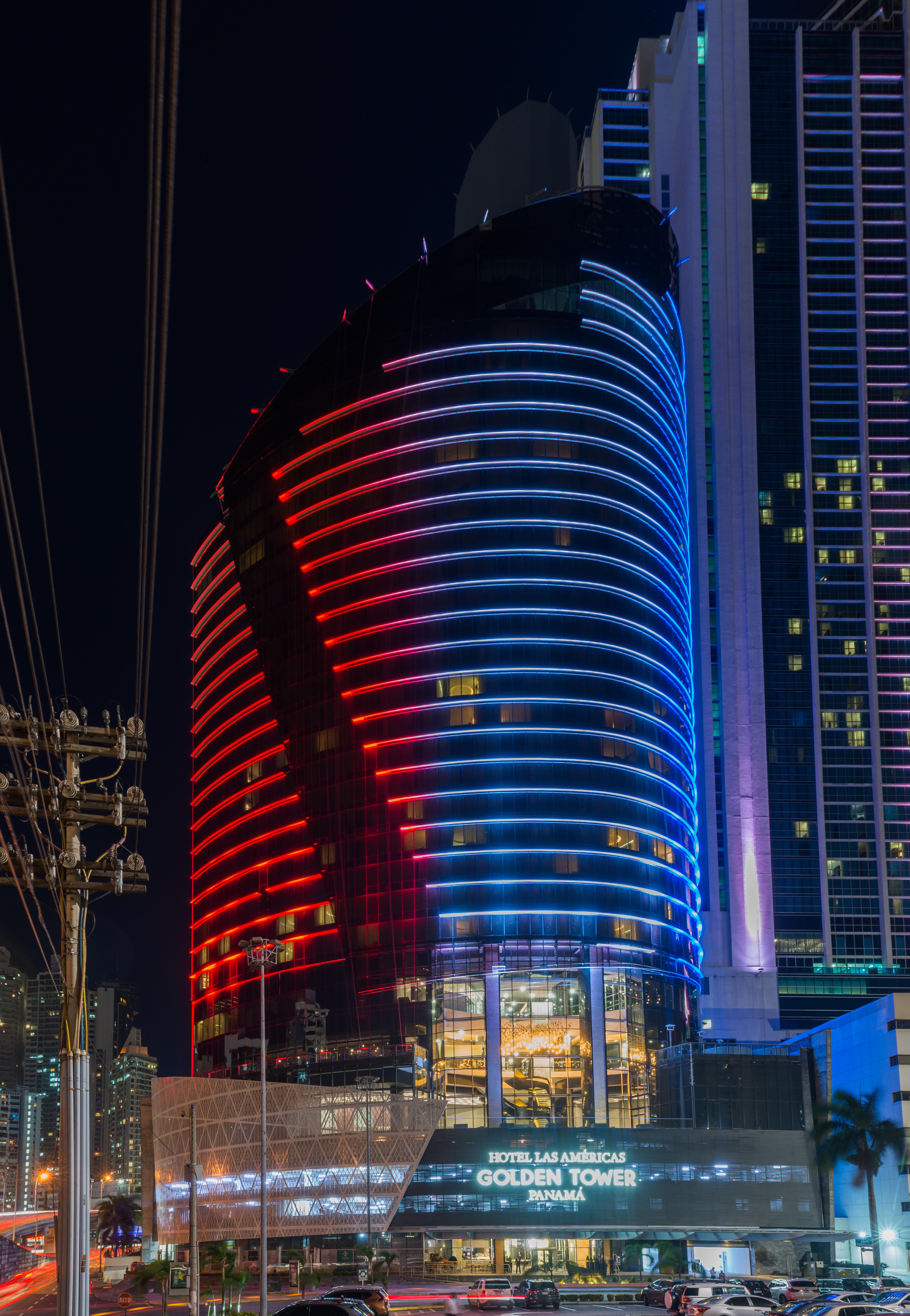 Hotel Las Americas Golden Tower Panama Exteriér fotografie The hotel at night