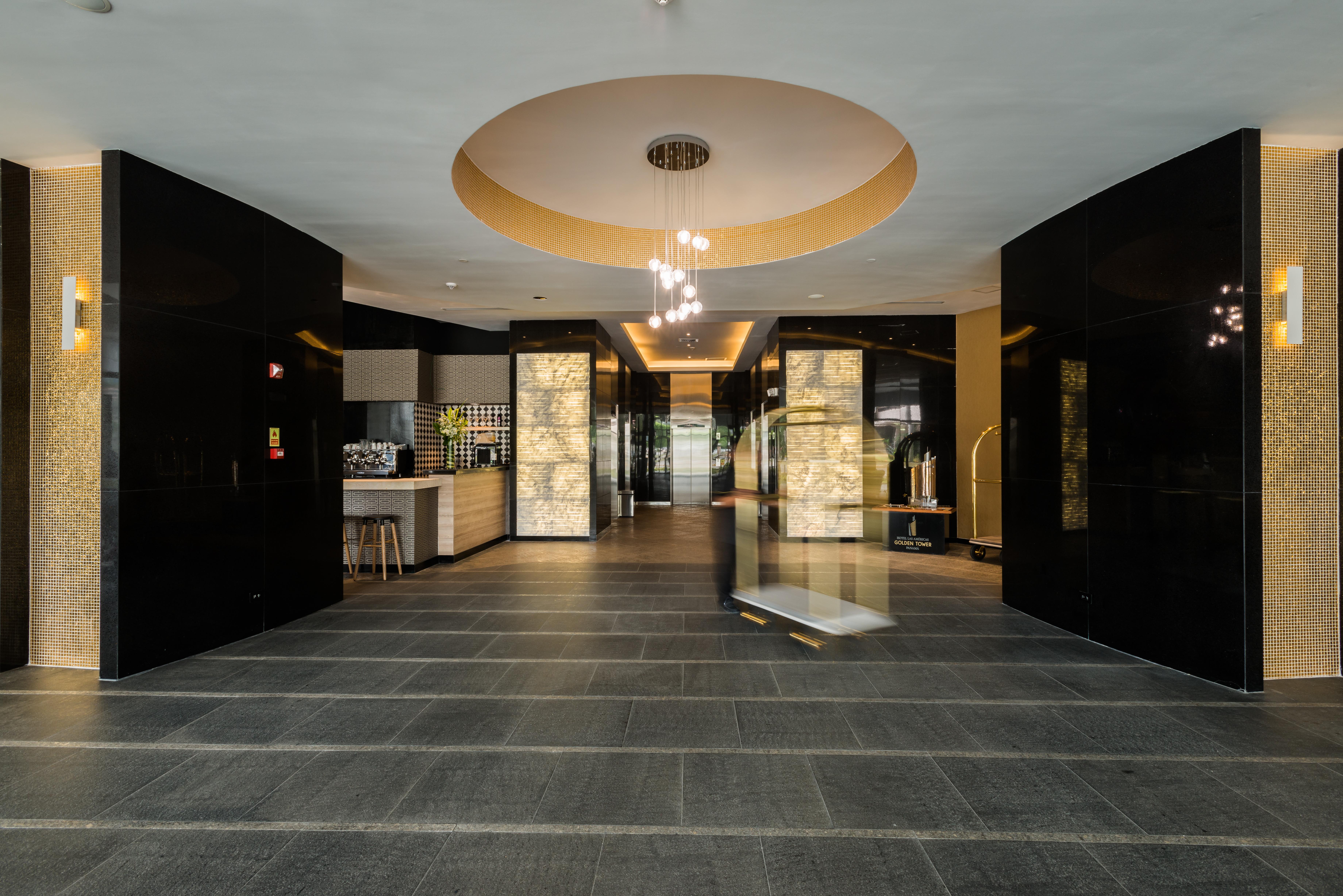 Hotel Las Americas Golden Tower Panama Exteriér fotografie The lobby of the hotel